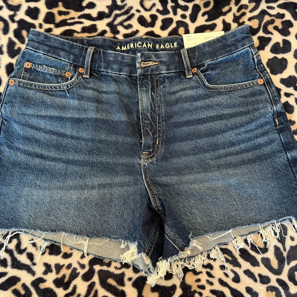 American Eagle Curvy Relaxed Short Jean Shorts - Size 8 NWT